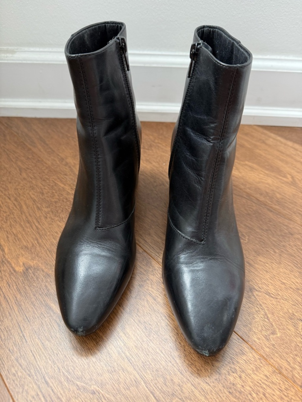 Vagabond Black Leather Ankle Booties with Side Zip